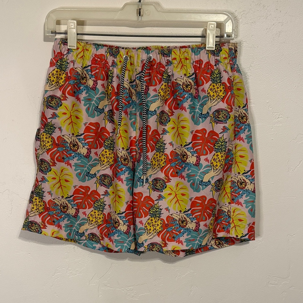 Vibrant Leaf Print Men's Athletic Shorts